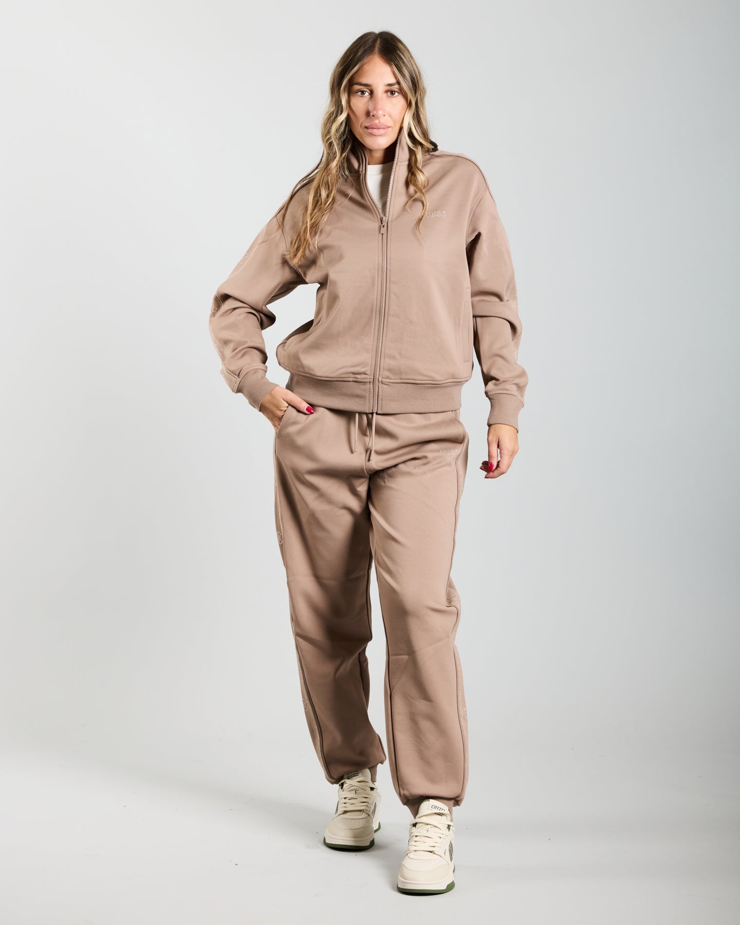 GUESS V5BQ15 KCX22G1K8