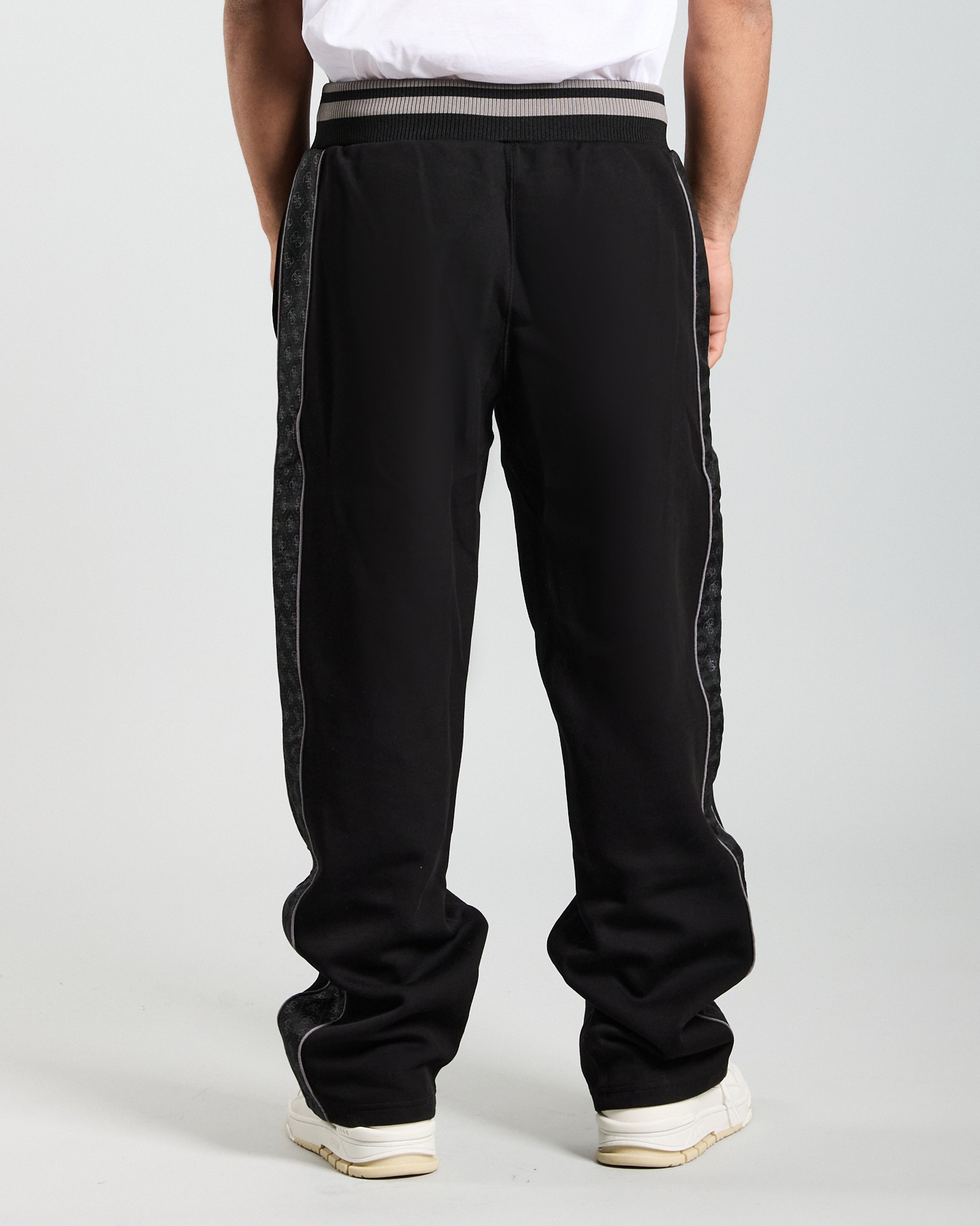 GUESS Z5BB06 KB3P2JBLK