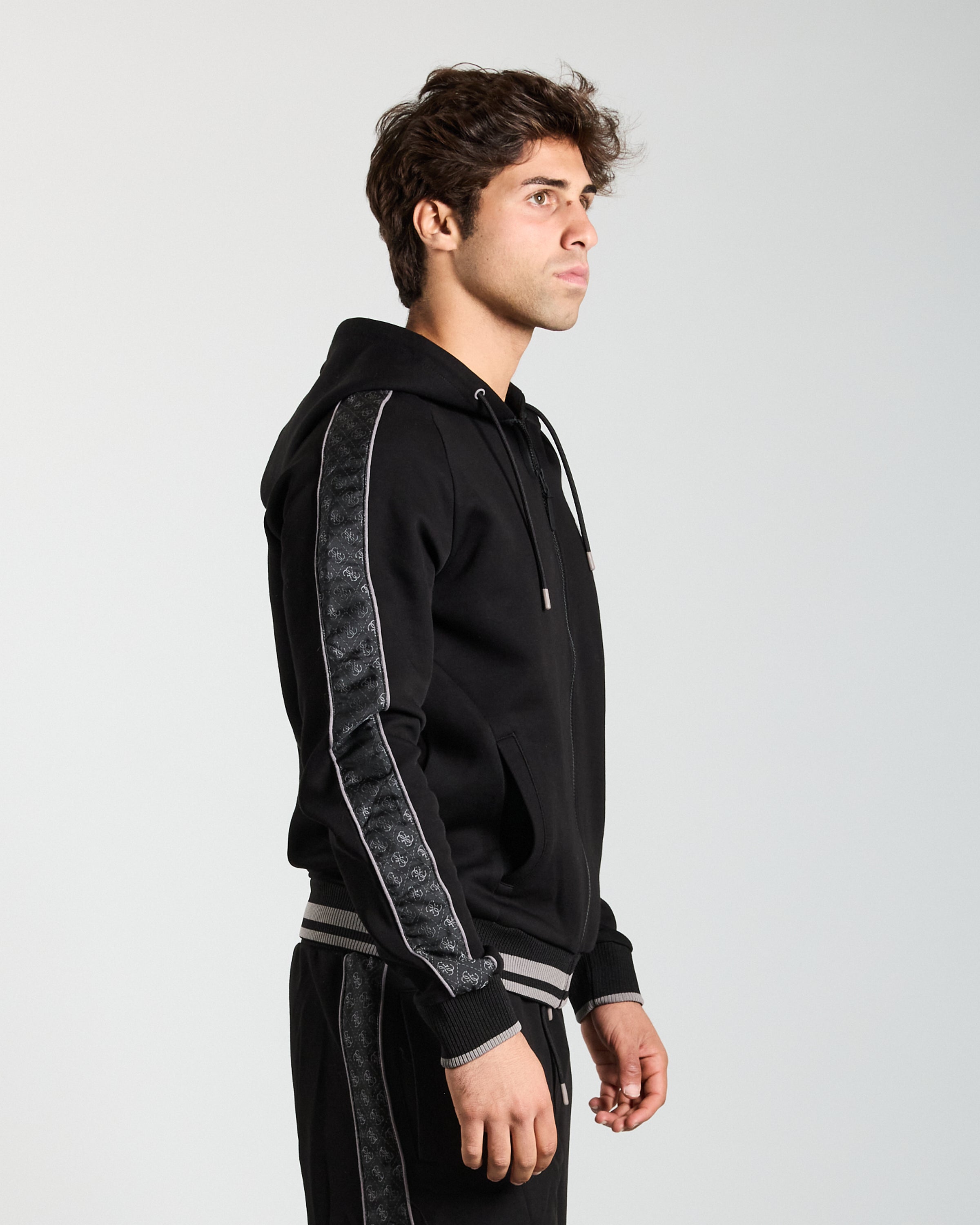 GUESS Z5BQ12 KB3P2JBLK