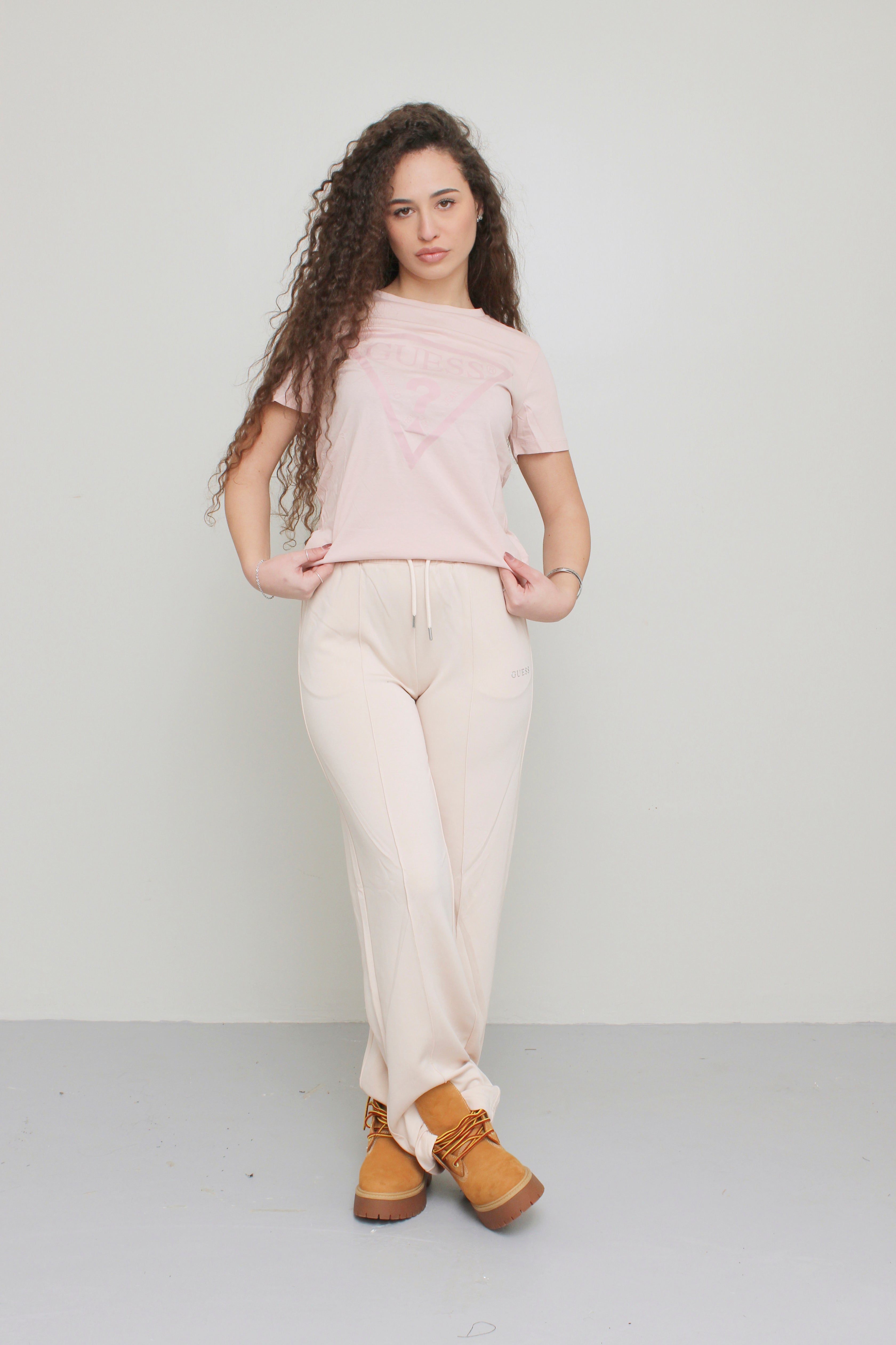 GUESS V2YI07K8HM0G6O1