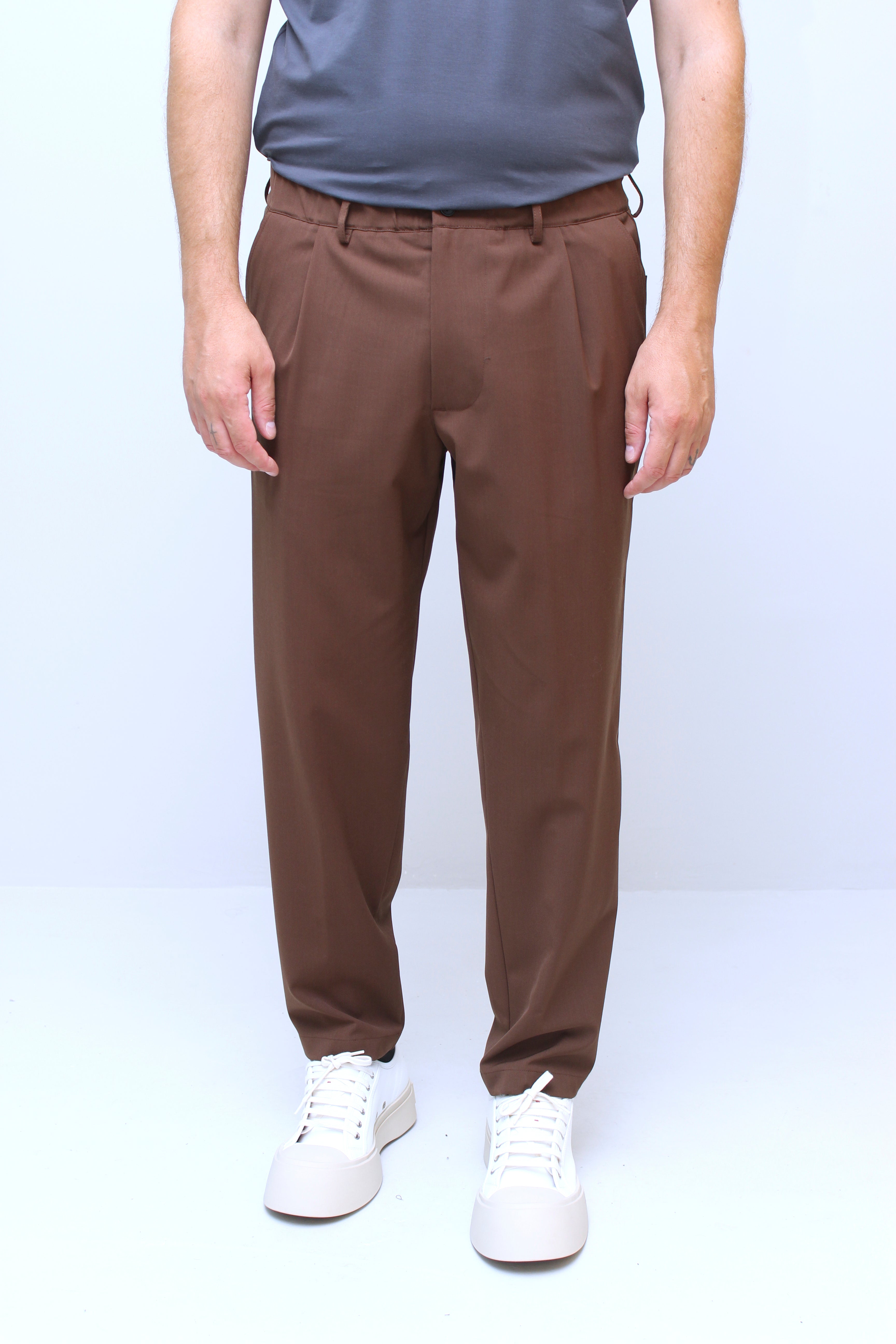 Pantalone con tasche